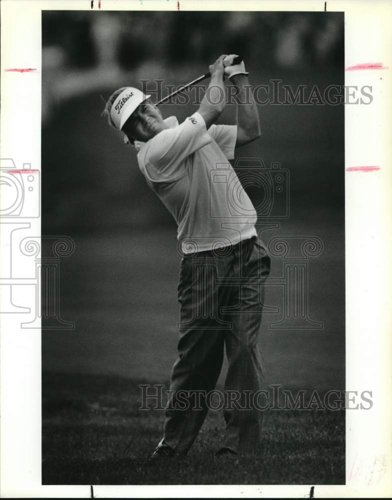 1989 Press Photo Brian Tennyson hits a shot on the ninth hole at English Turn- Historic Images