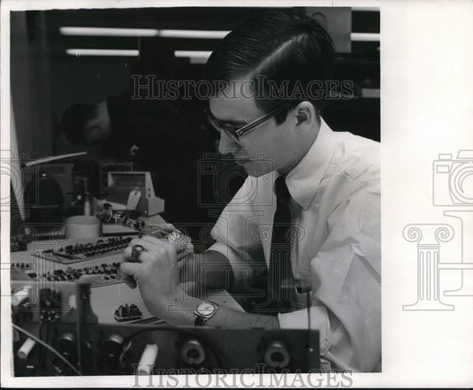 1968 Press Photo David Shaver of New Orleans, a project engineer for TA