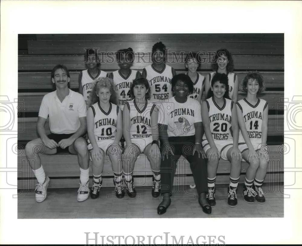 1990 Press Photo Members of the Truman Junior High School girls basketball team- Historic Images