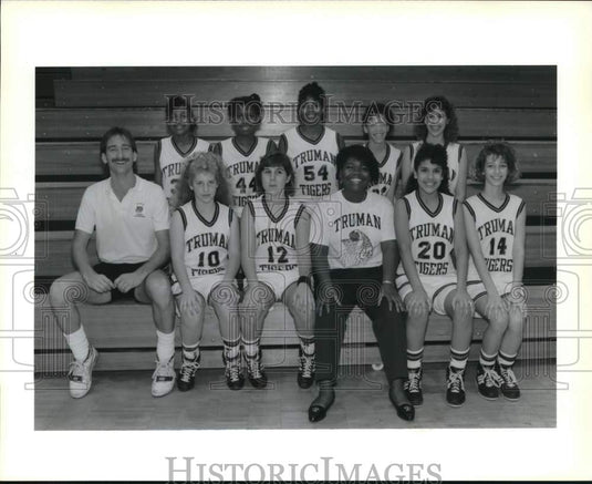 1990 Press Photo Members of the Truman Junior High School girls basketball team- Historic Images