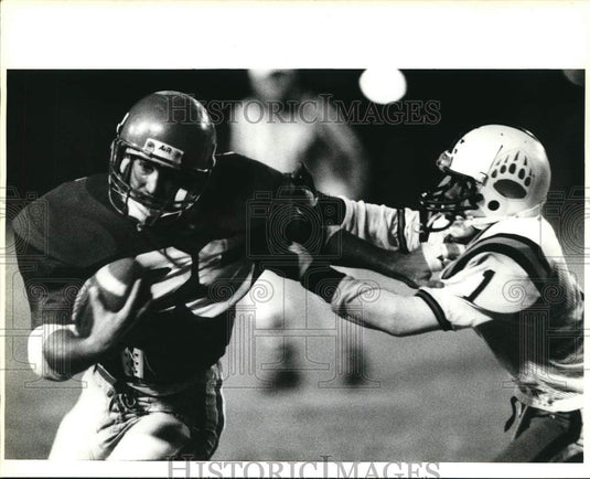 1988 Press Photo West Jeff's Ronald Thompson pushes off Bonnable's