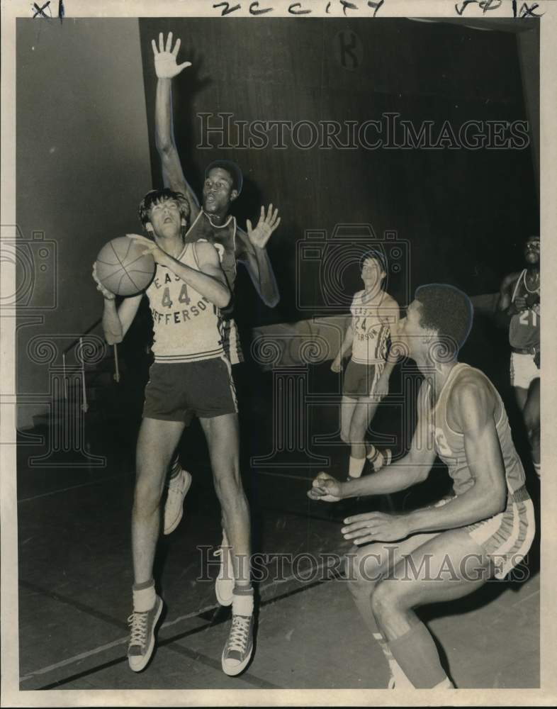 1972 Press Photo Basketball players during Class AAAA game in Alexandria- Historic Images