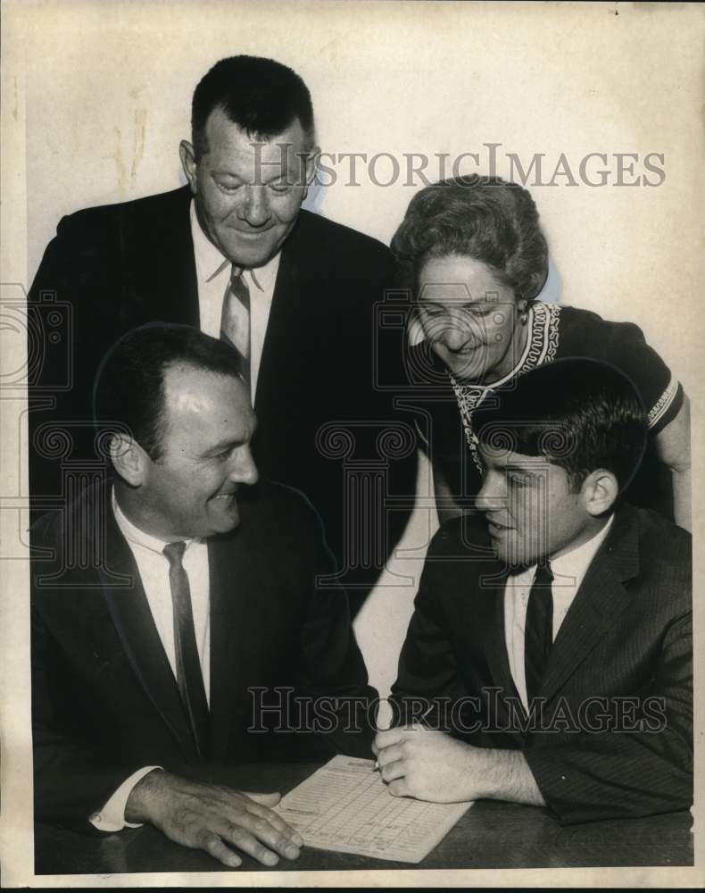 1968 Press Photo Jimmy Tillette signs baseball grant-in-aid with Tulane- Historic Images