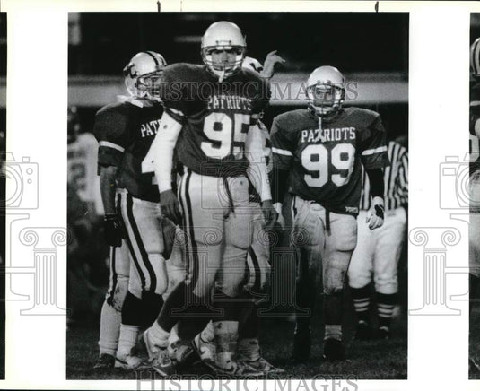 1990 Press Photo Patriots football players during session opening game- Historic Images
