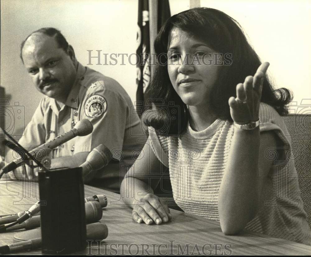 1981 Press Photo Undercover policewoman Cynthia Swain during press conference- Historic Images