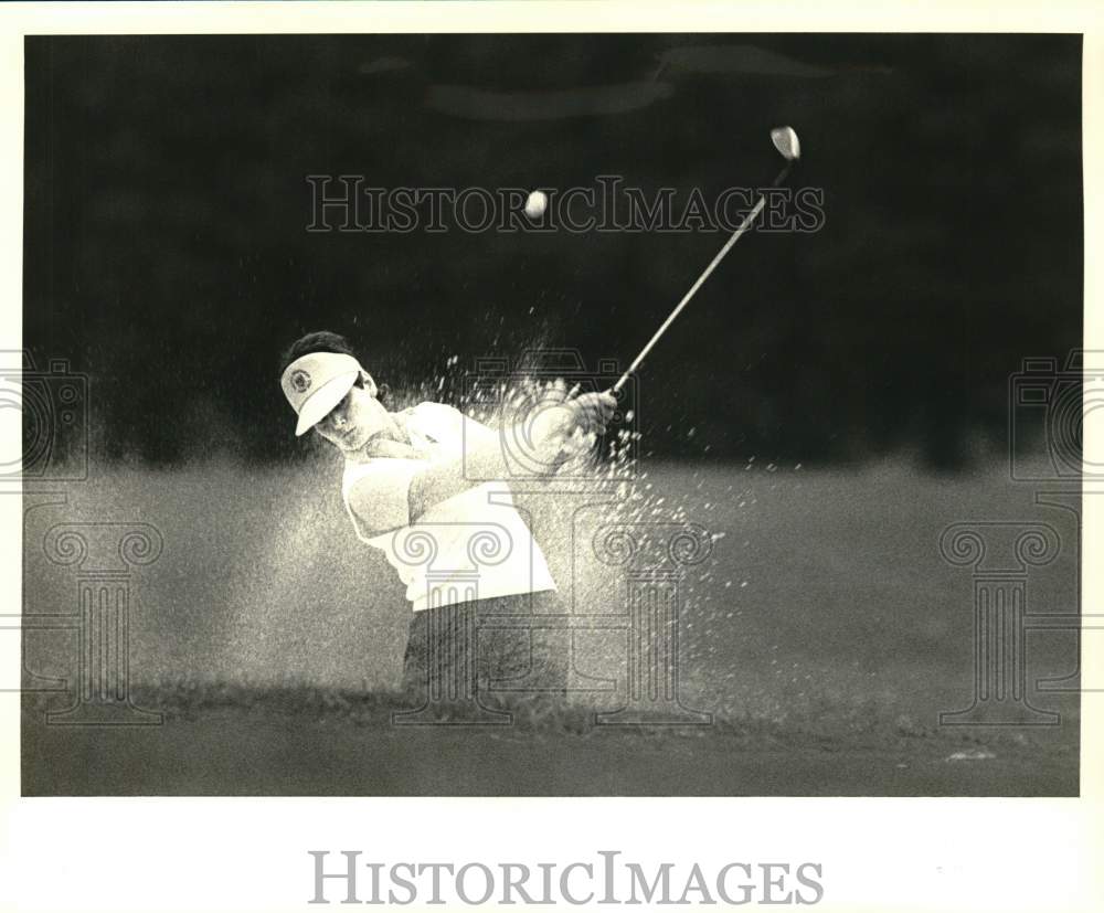 1985 Press Photo Mary Lynn Stuart plays golf at New Orleans County Club- Historic Images