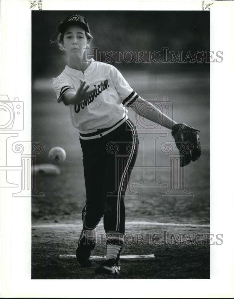 Press Photo Dominican baseball player pitches the ball - noc95487- Historic Images