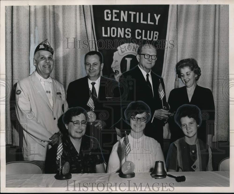 Load image into Gallery viewer, 1963 Press Photo Award recipients of Freedoms Foundation at Norman Meyer Library
