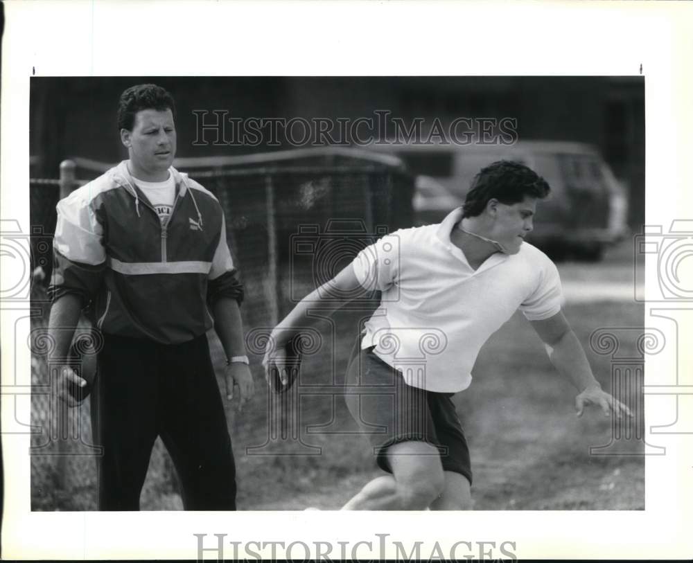 1990 Press Photo Lutcher Track Thomas Szubinski watches Jason Bland- Historic Images