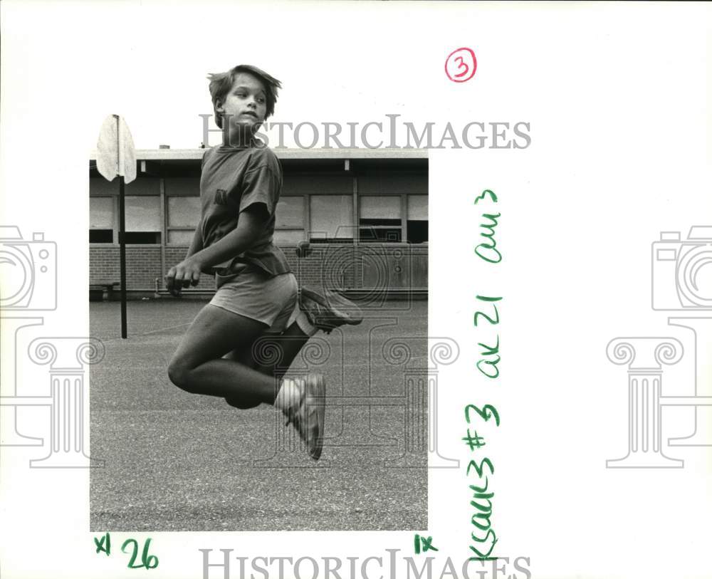 1986 Press Photo Eric Balk kicks Hacky Sack to help increase his agility- Historic Images