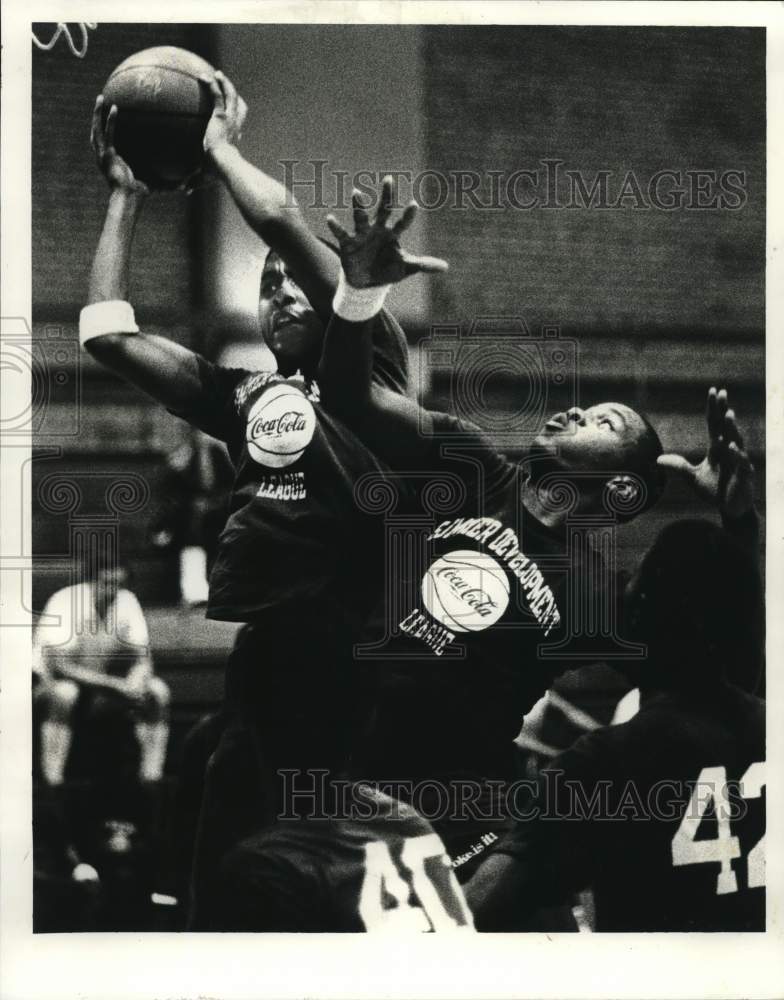 1984 Press Photo Players during Summer Developmental Basketball League game- Historic Images