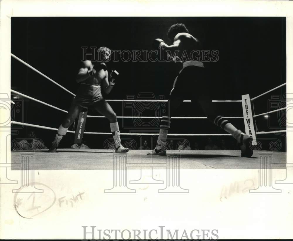 1982 Press Photo Boxers during a match at Loranger Coliseum - noc97856- Historic Images