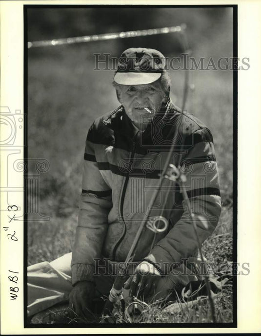 1989 Press Photo Herman Tanner fishing by the lake - noc97929- Historic Images