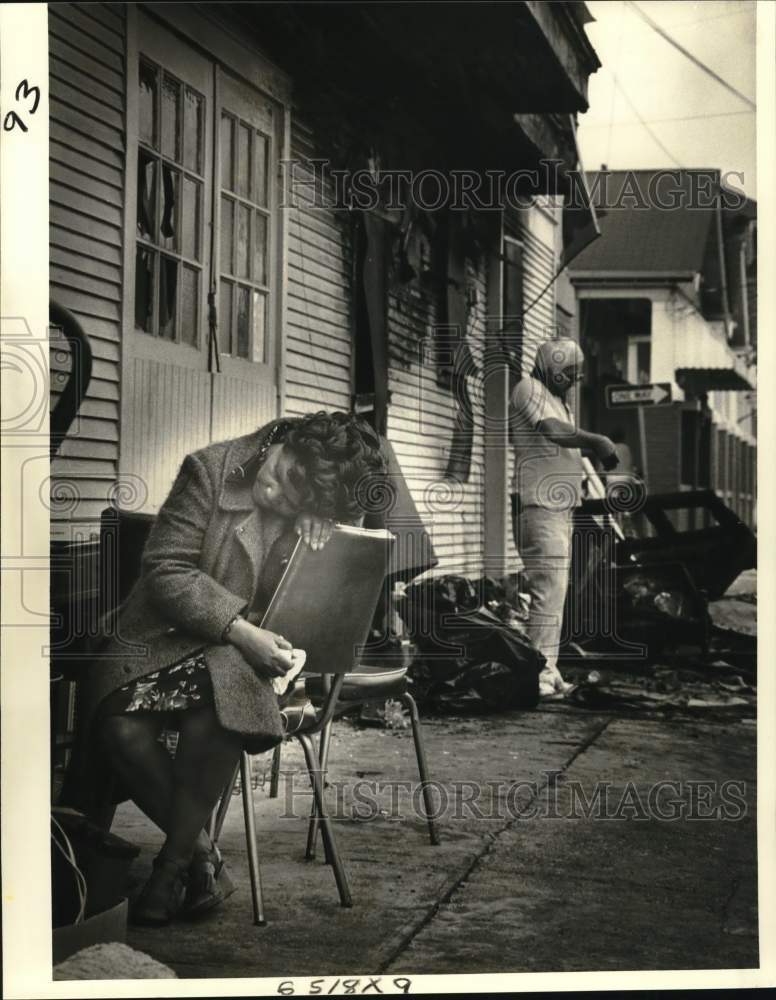 1978 Press Photo Locals sit outside their houses destroyed by fire at St. Roch- Historic Images