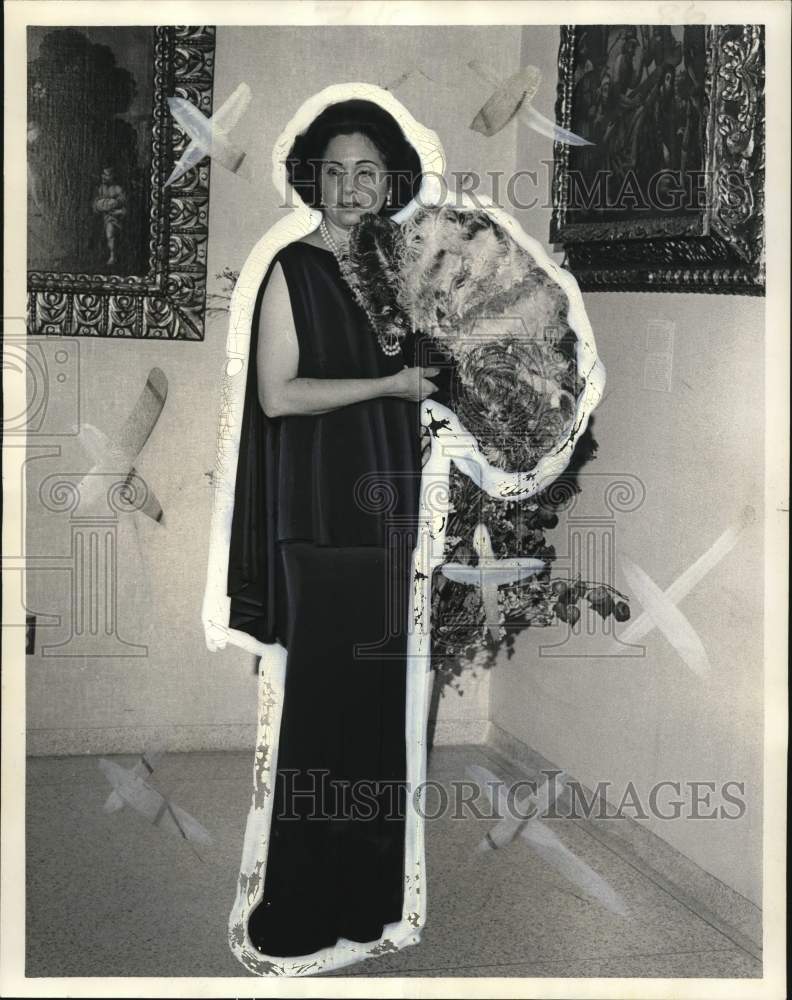 1974 Press Photo Mrs. James Taylor attends a party - noc98408- Historic Images