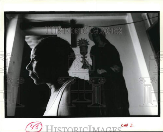 1995 Press Photo Madrina Maria Theresa Pimentel sit in her Havana home