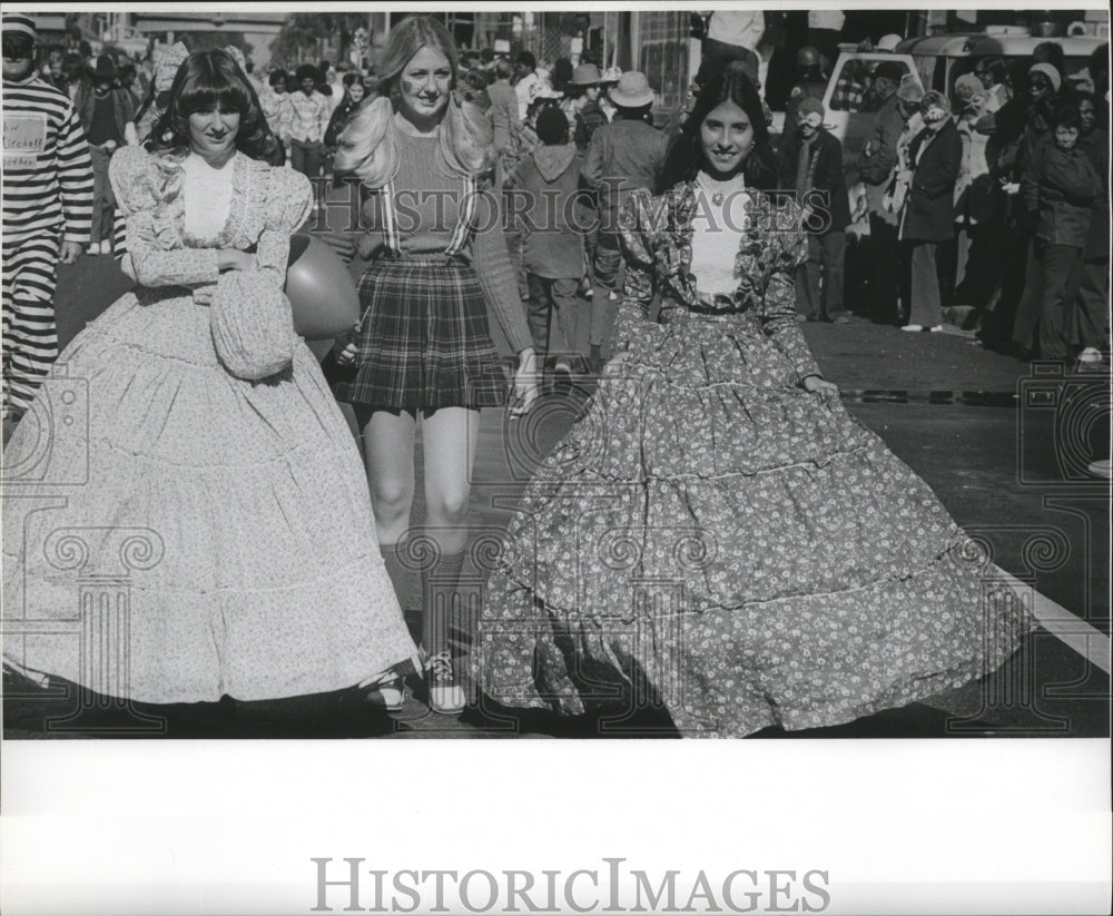 1974 Press Photo Girls in Hoop Dresses, New Orleans, Mardi Gras- Historic Images