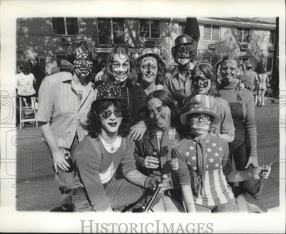 1975 Press Photo Group of Face Painted and Costumed Individuals, Mardi Gras, LA- Historic Images