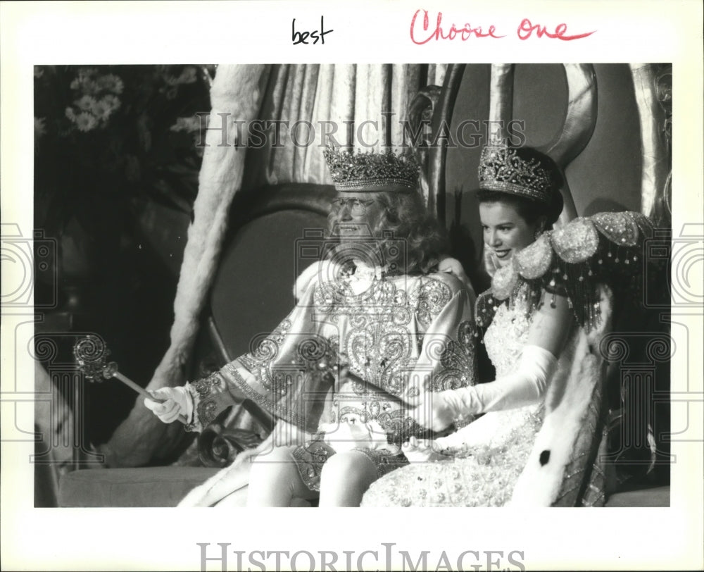 1996 Press Photo Couple Dressed as Royalty at Mardi Gras, New Orleans- Historic Images