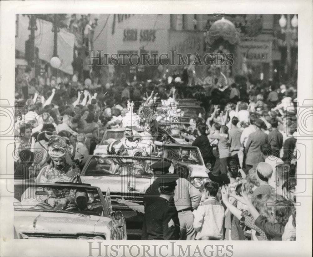 1965 Press Photo Carnival Parade- Auto Parade in Carrollton - noca03079- Historic Images