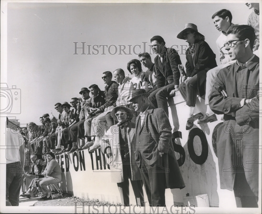 1964 Press Photo Carnival Spectators with Unusual Seats Mardi Gras, New Orleans- Historic Images