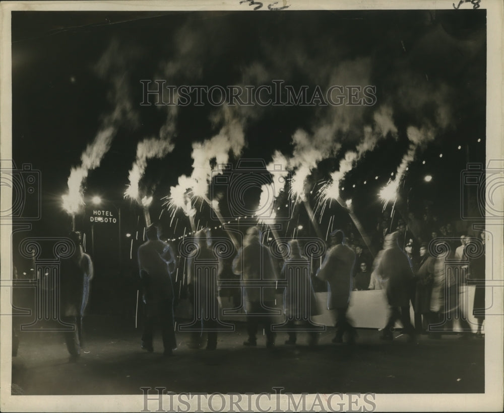 1960 Press Photo Carnival Flambeaux- Hooded torchbearers light the way.- Historic Images