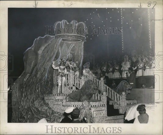 1954 Press Photo Carnival Parade- King's float -Hermes Parade. - noca03383- Historic Images