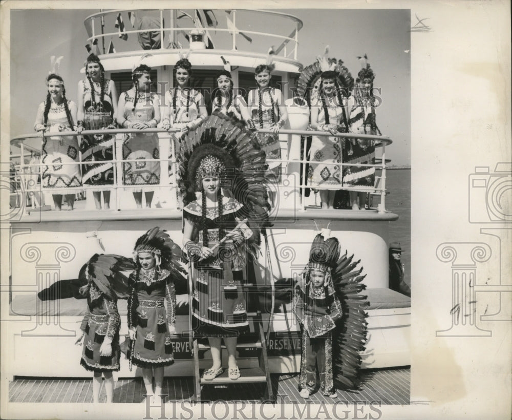 1958 Press Photo Float Riders in the Krewe of Choctaw Parade at Mardi Gras- Historic Images