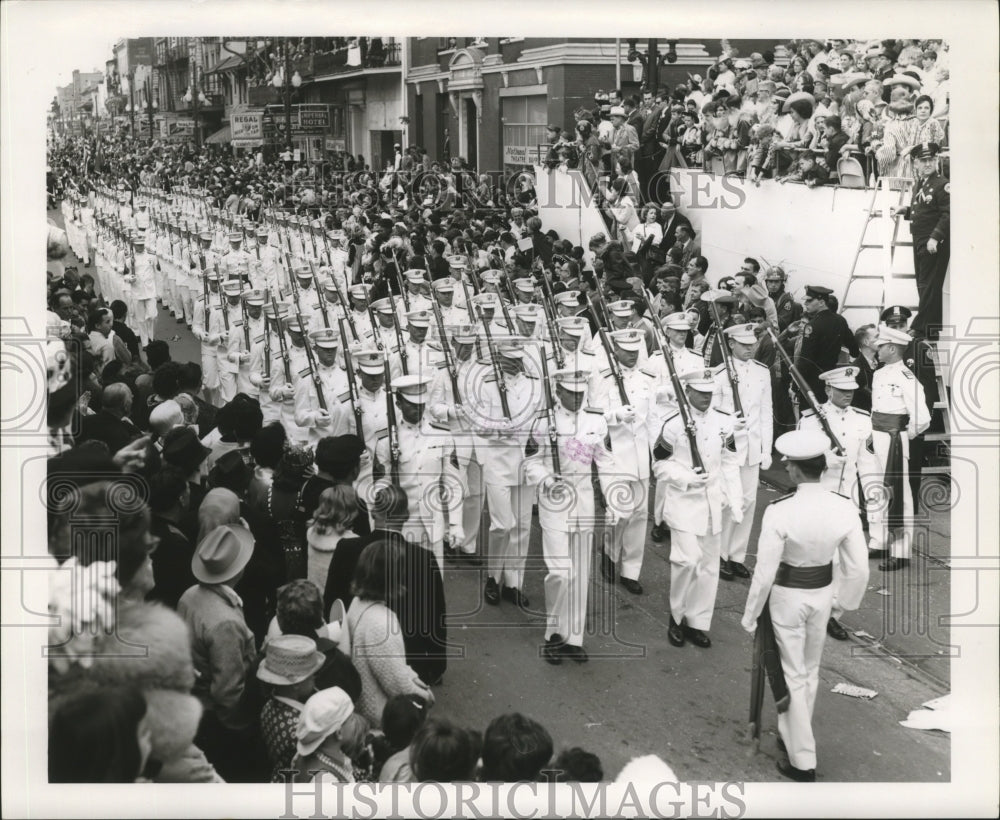 1965 Press Photo Carnival Parade- Marching Military Group  - Historic Images