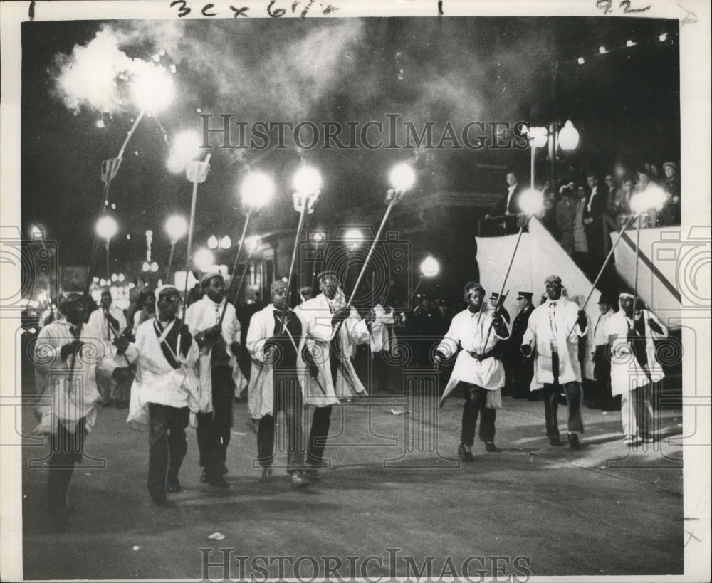 1964 Press Photo Carnival Parade- Many colored torches lead way for gala pageant- Historic Images