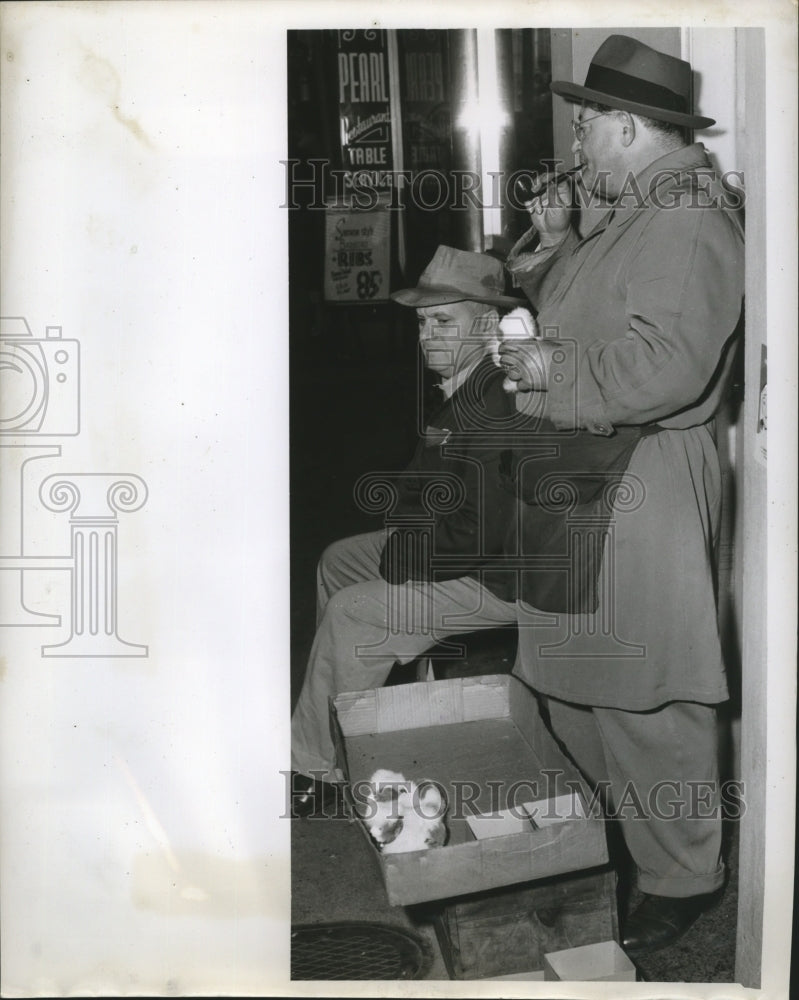  Press Photo Carnival Vendor Smoking His Pipe Mardi Gras New Orleans- Historic Images