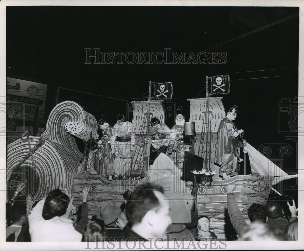 1963 Press Photo Carnival Parade- Ship float in the Proteus Parade. - noca04332- Historic Images