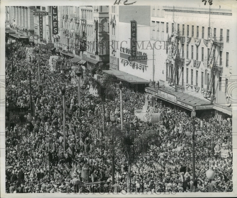 1963 Press Photo Carnival Parade- It looks impossible but Carnival 63 is bigger.- Historic Images