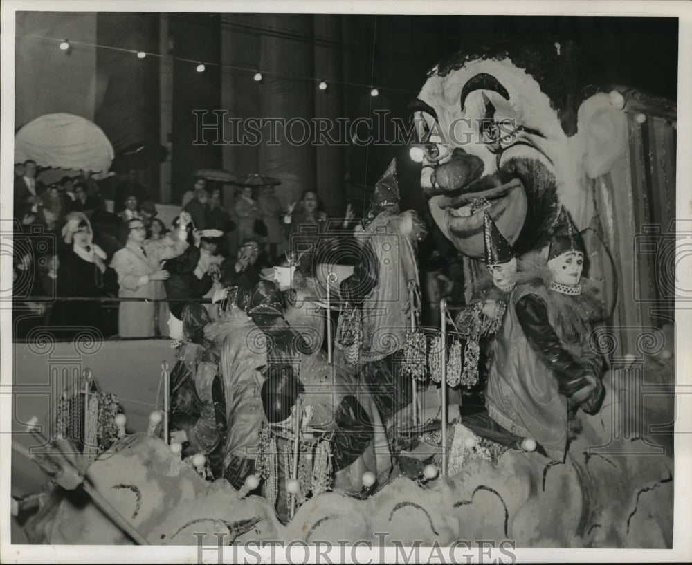 1966 Press Photo Clown float at the Pegasus Mardi Gras Parade - noca04649- Historic Images