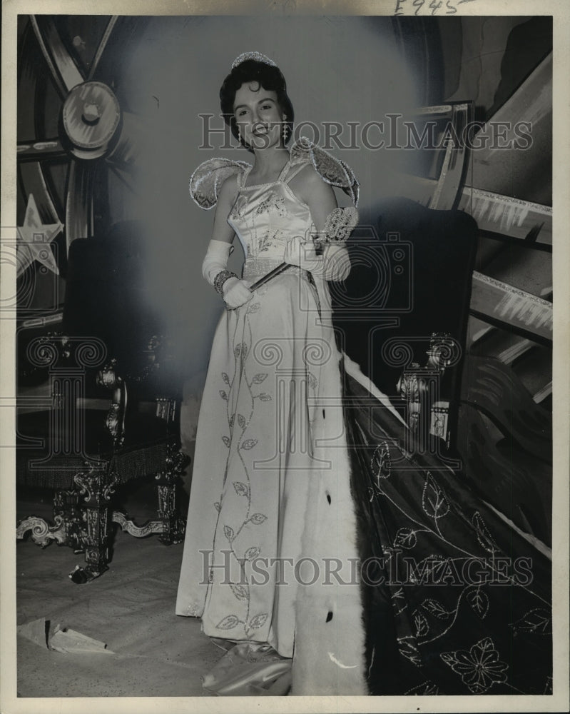 1957 Press Photo Carnival Ball- Jeannine Lee Monte, Queen of Knights of Babylon.- Historic Images