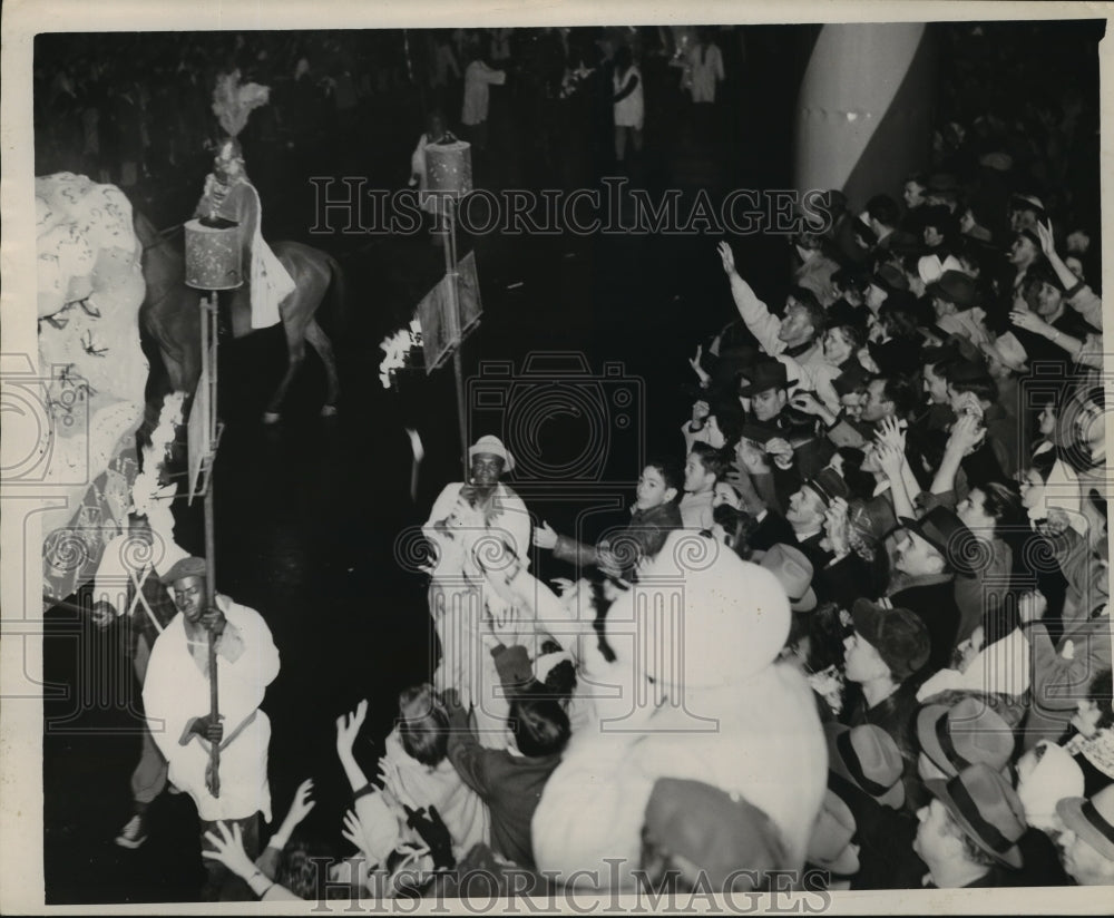  Press Photo Flambeaux carriers walk past crowd at a Mardi Gras parade- Historic Images