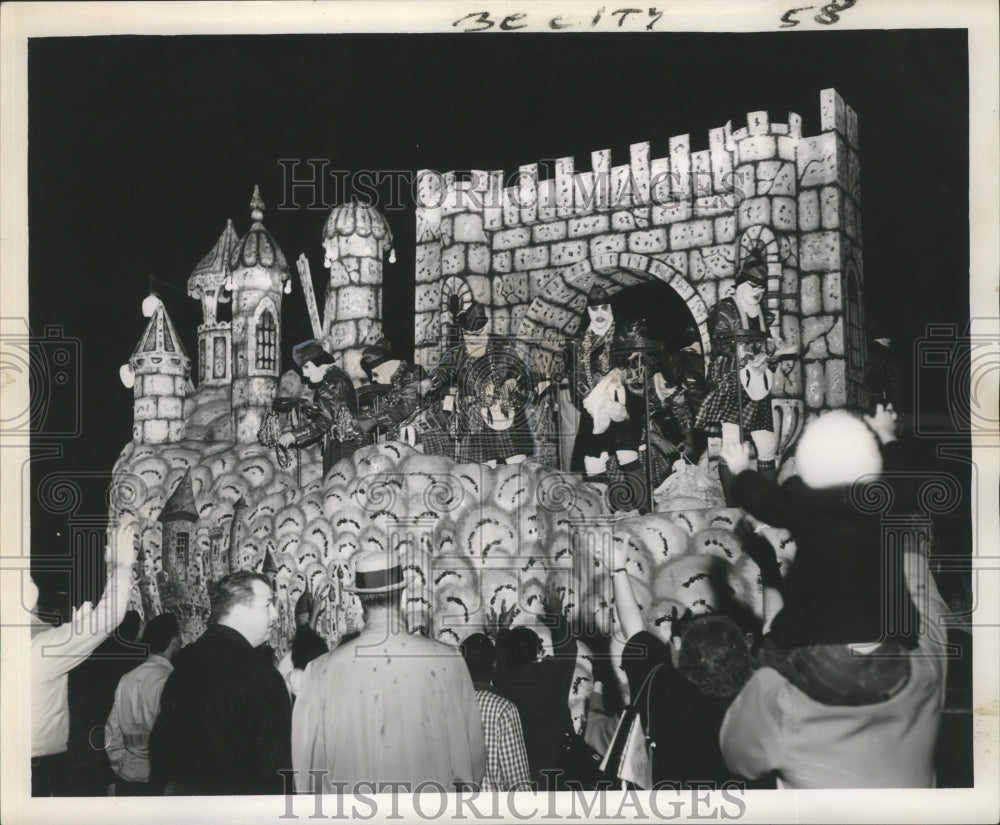 1962 Press Photo Carnival Parade-Riders on Brigadoon float throw favors to crowd- Historic Images