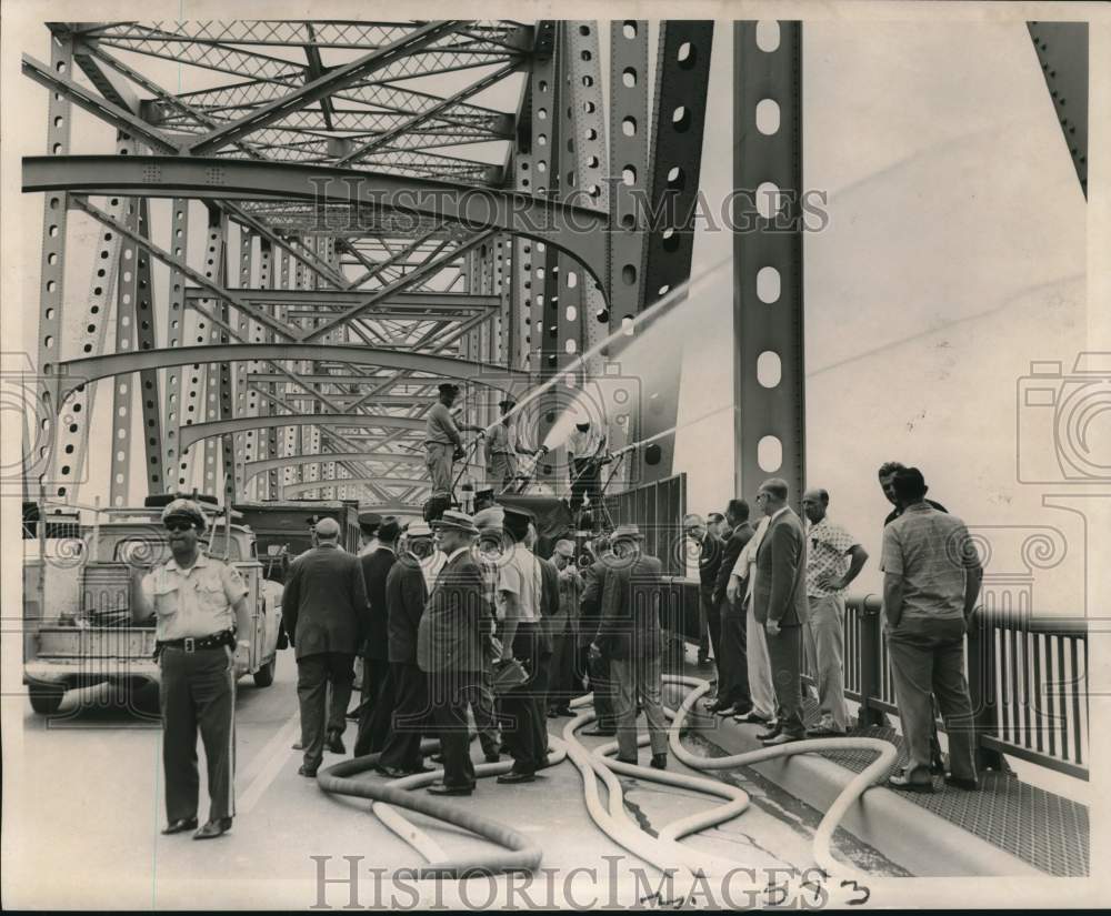1965 Press Photo River Bridge's new water outlets tested by N.O. Fire Department