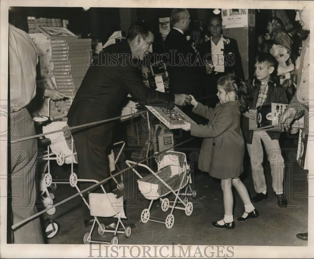 1965 Press Photo Little girl accepts gift from Times-Picayune Doll &amp; Toy Fund