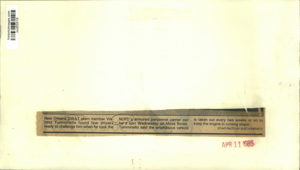 1985 Press Photo SWAT member takes NOPD armored personnel carrier out for spin