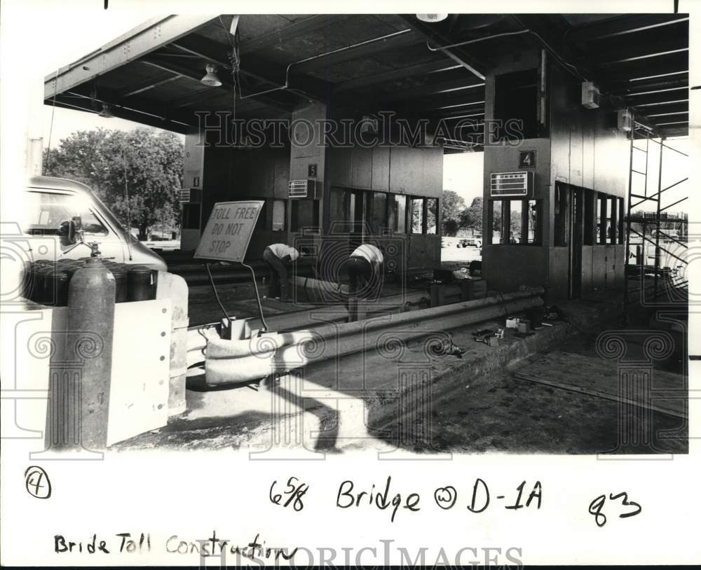 1979 Press Photo Construction of toll plaza at Mississippi River Bridge- Historic Images