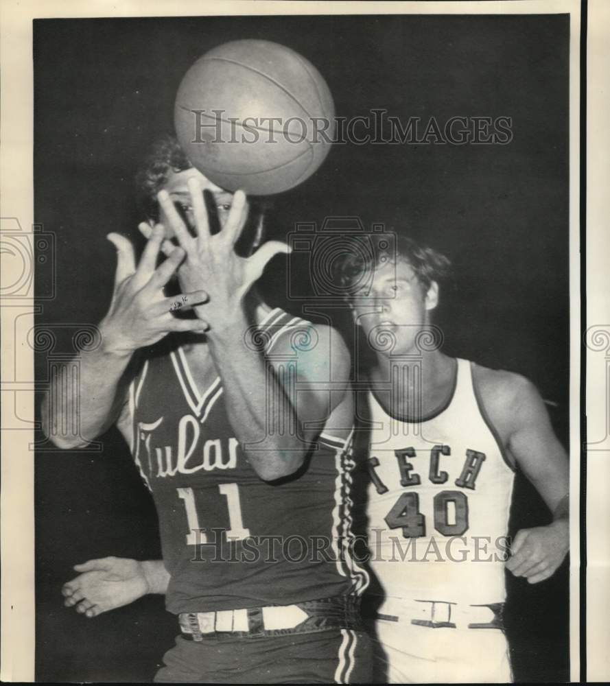 1971 Press Photo Rich Yunkus and George Ferguson in college basketball action- Historic Images