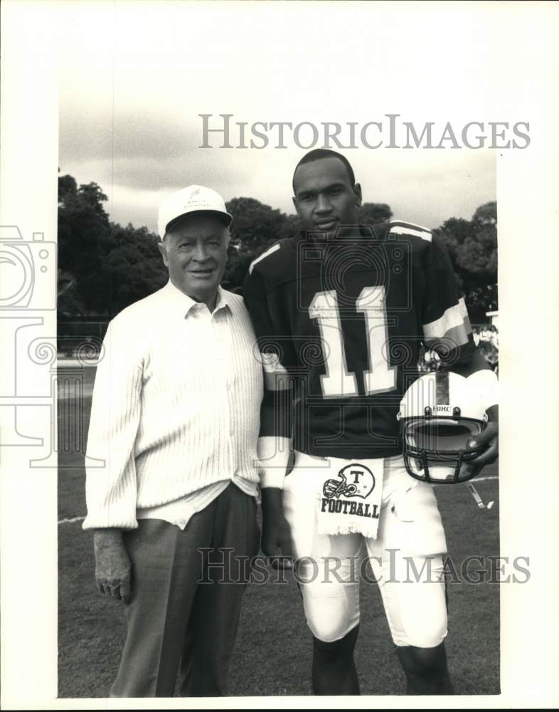 1988 Press Photo Mark Zeno, Tulane football star, photographed with Bob Hope- Historic Images