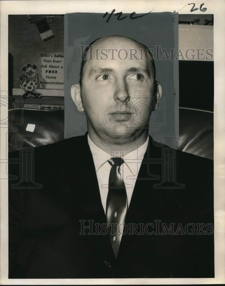 1965 Press Photo J. W. Towler, manager of Western Auto store - nod02006- Historic Images