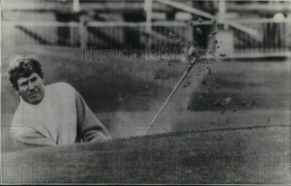 1970 Press Photo Golfer Doug Sanders of TX drives shot on 17th hole in Scotland- Historic Images