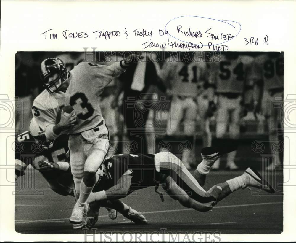 1987 Press Photo Football player Tim Jones tripped and tackled by Richard Sauter- Historic Images