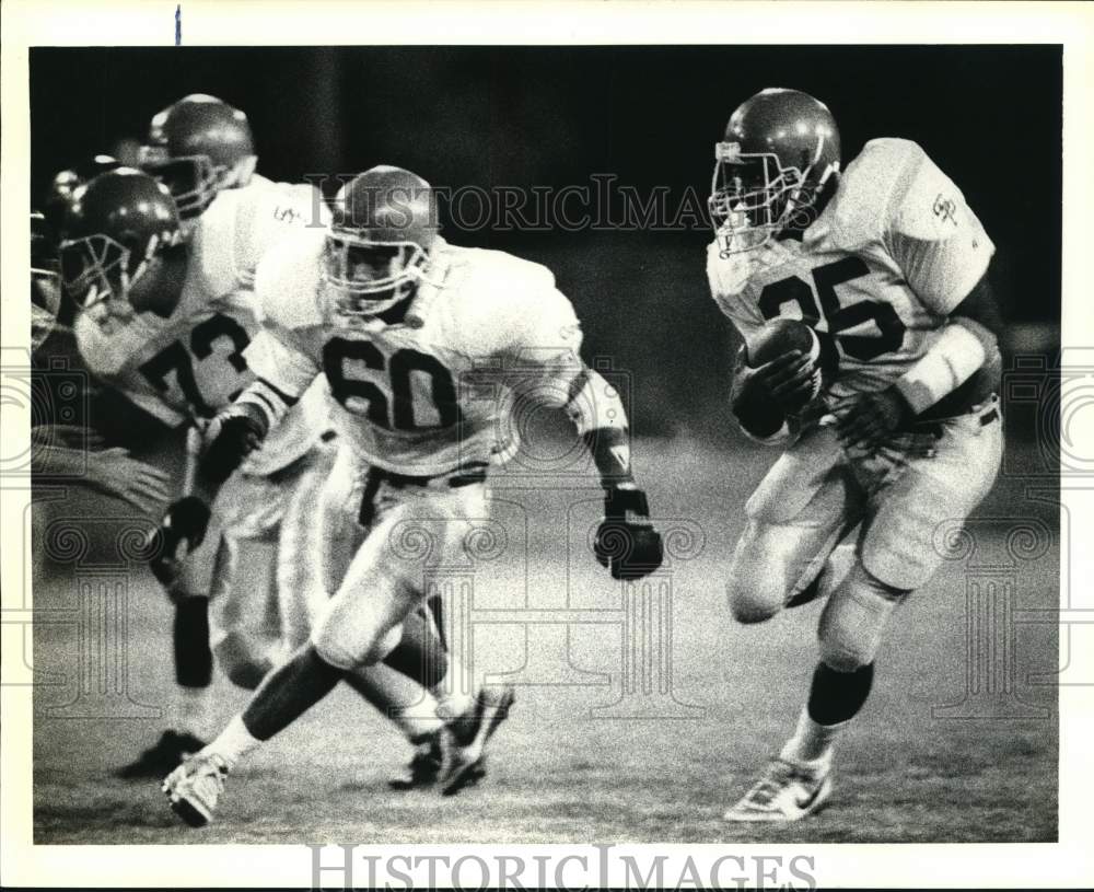 1990 Press Photo Football player Dartanian Sanders plays in District 10-AAA- Historic Images