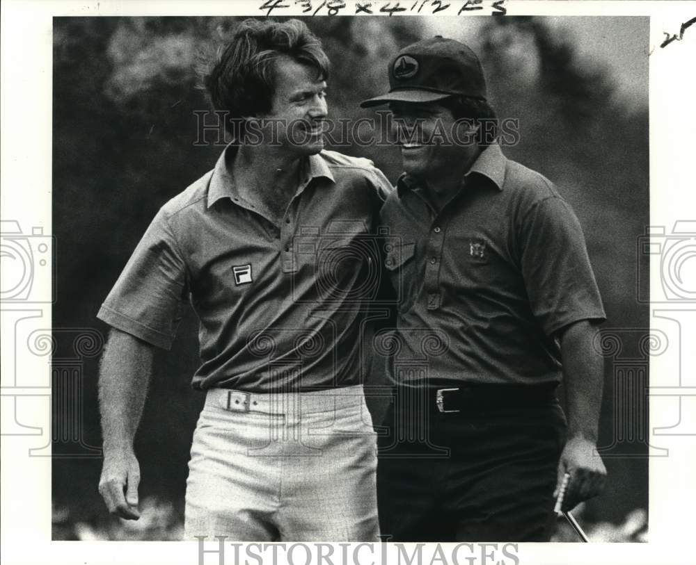 1980 Press Photo Golfer Lee Trevino chats with Tom Watson in New Orleans Open- Historic Images