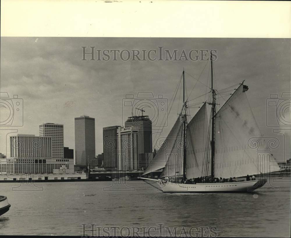 1985 Press Photo Tall ships sailing on the lake. - nod04142