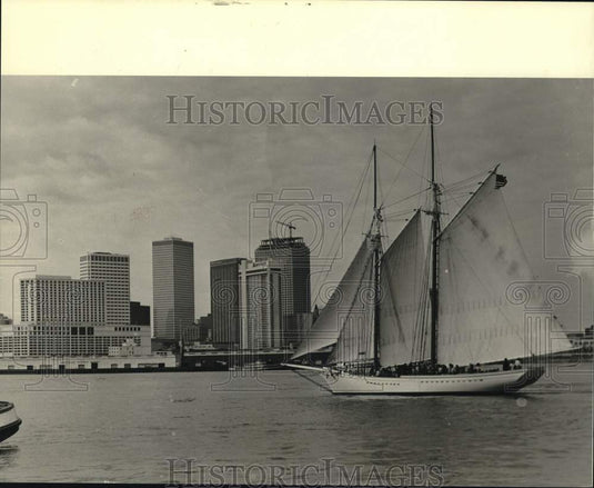 1985 Press Photo Tall ships sailing on the lake. - nod04142